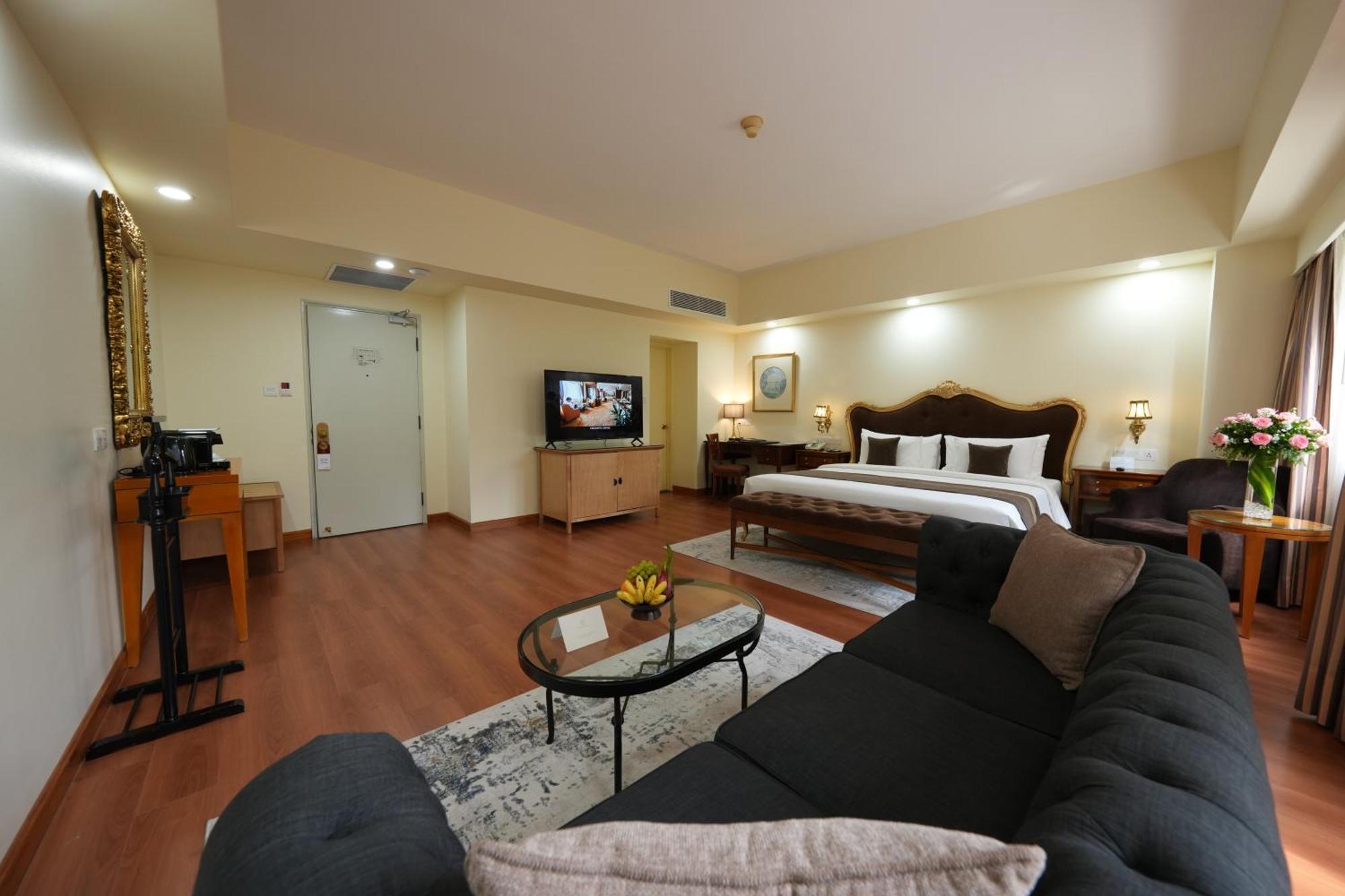 Saigon Prince Hotel Хошимин Екстериор снимка